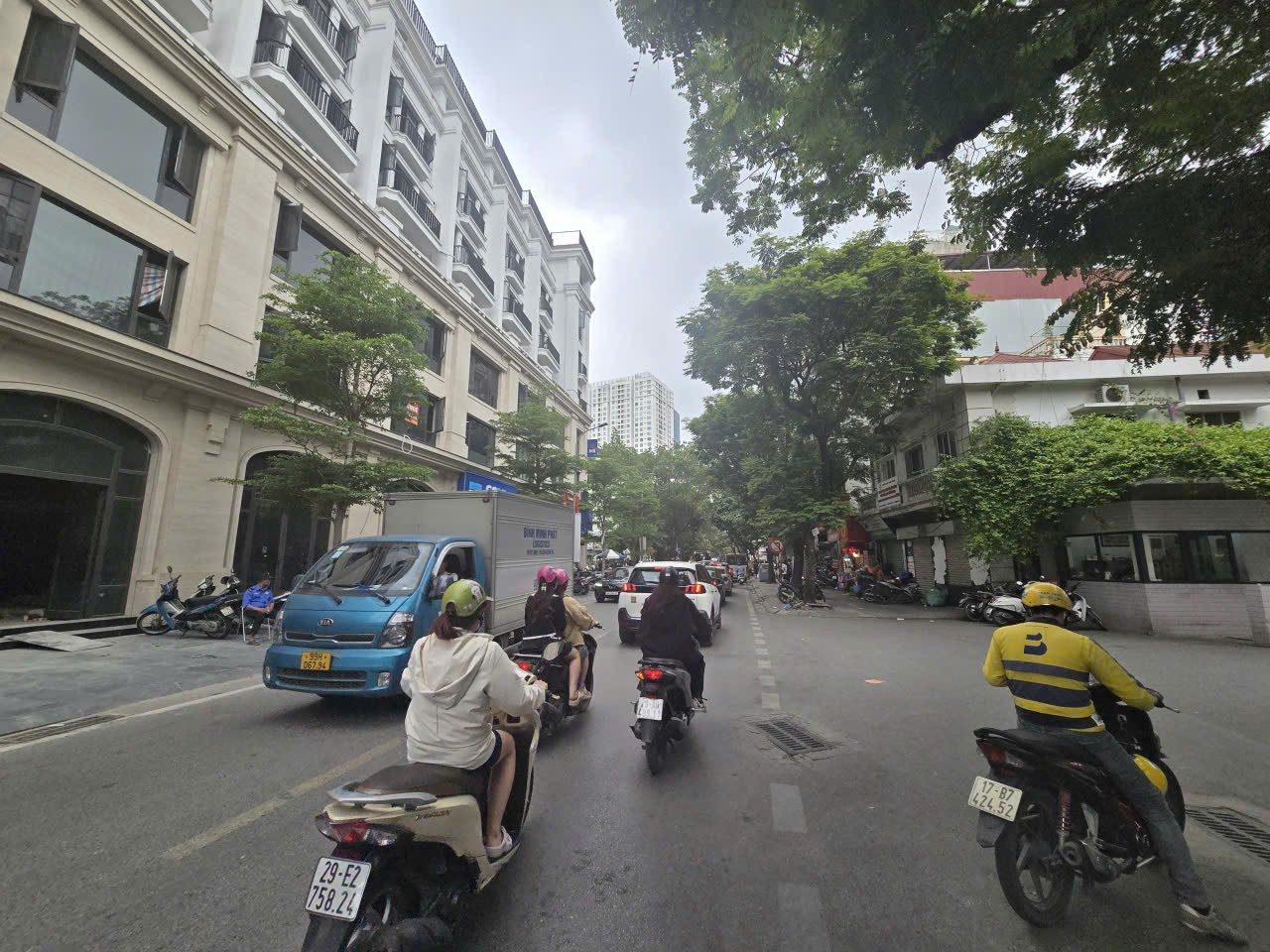 Bán nhà Mặt phố Chùa Láng 120m² full thổ cư ngang 5.1m giá 103 tỷ tại Đường Chùa Láng Phường Láng (MUA/BÁN BĐS nhắn tin Zalo 0862299066)