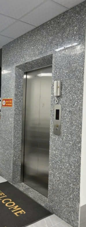 Mình cho thuê nhà mới, Chùa Láng, thang máy; vỉa hè 119m2* 5T- 49 Tr