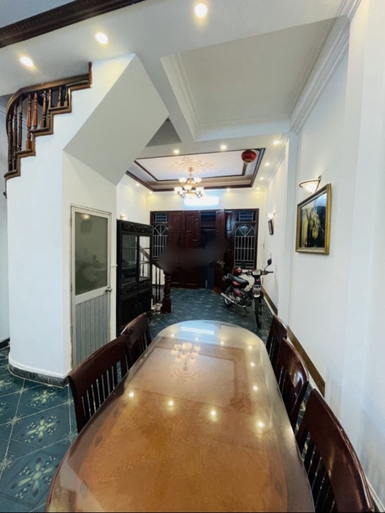Cho thuê nhà Ở GĐ, NHÓM NGOAN ngõ 153 Chùa Láng, 4 tầng, 42m2, MT 4m, 4 ngủ, 12 Tr