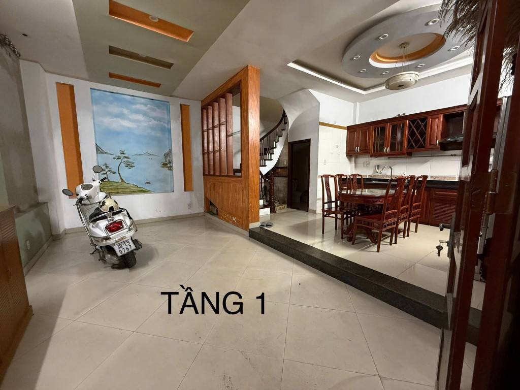 Cho thuê nhà ngõ 850 Láng, 5 tầng x 45m2, MT5m, 7 ngủ, 20 Triệu ở nhóm,  CHDV...