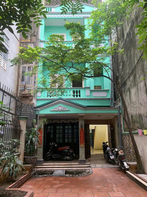 Cho thuê nhà KD, VP, ở ngõ Chùa Láng, 4 tầng, 100m2, 3 ngủ, 3 vệ sinh 12 Triệu vào ngay