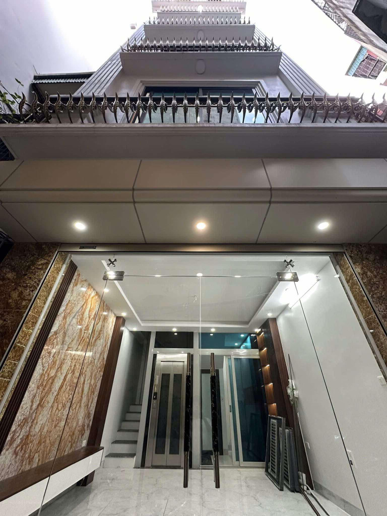 Bán nhà riêng phố Chùa Láng, Đống Đa, 7 tầng thang máy, full nội thất, 8.8 tỷ