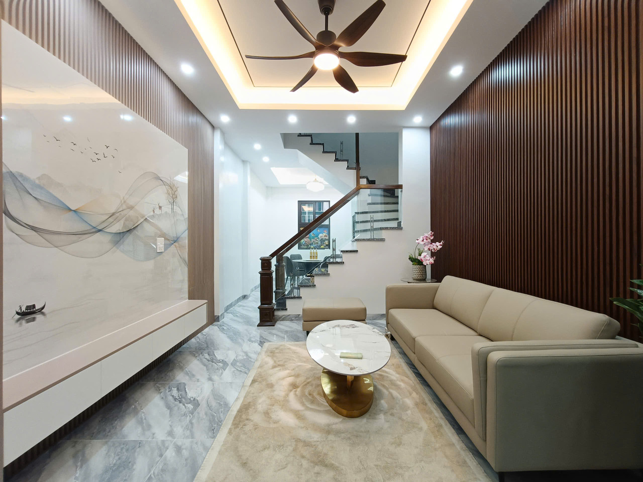 Chính Chủ Bán Nhà Phố Chùa Láng - 50m2 x 5T x MT 4m, Nở Hậu, Nhà Mới Full Nội Thất