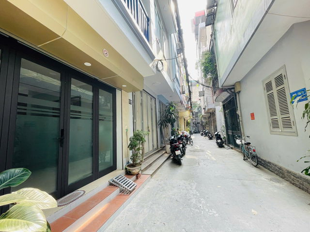 BÁN NHÀ PHÂN LÔ Ô TÔ ĐỖ CỬA KINH DOANH Đường Láng 42m2,X 5 tầng,mặt tiền 3.6m, 12.2 tỷ.