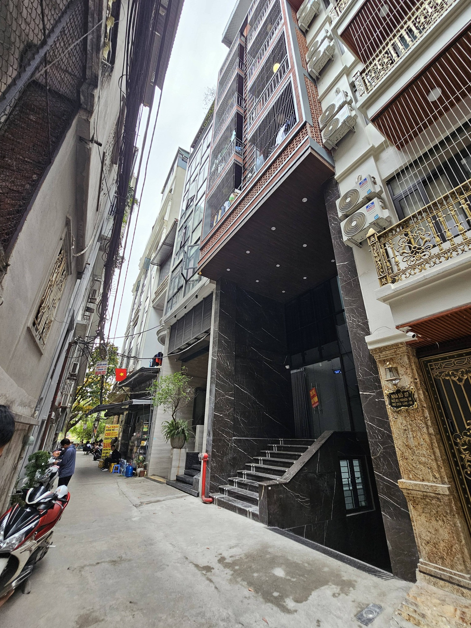 BÁN TÒA NHÀ CHDV PHỐ CHÙA LÁNG. ĐỐNG ĐA. 110M2 - 10 TẦNG. THANG MÁY. 32 PHÒNG KHÉP KÍN.