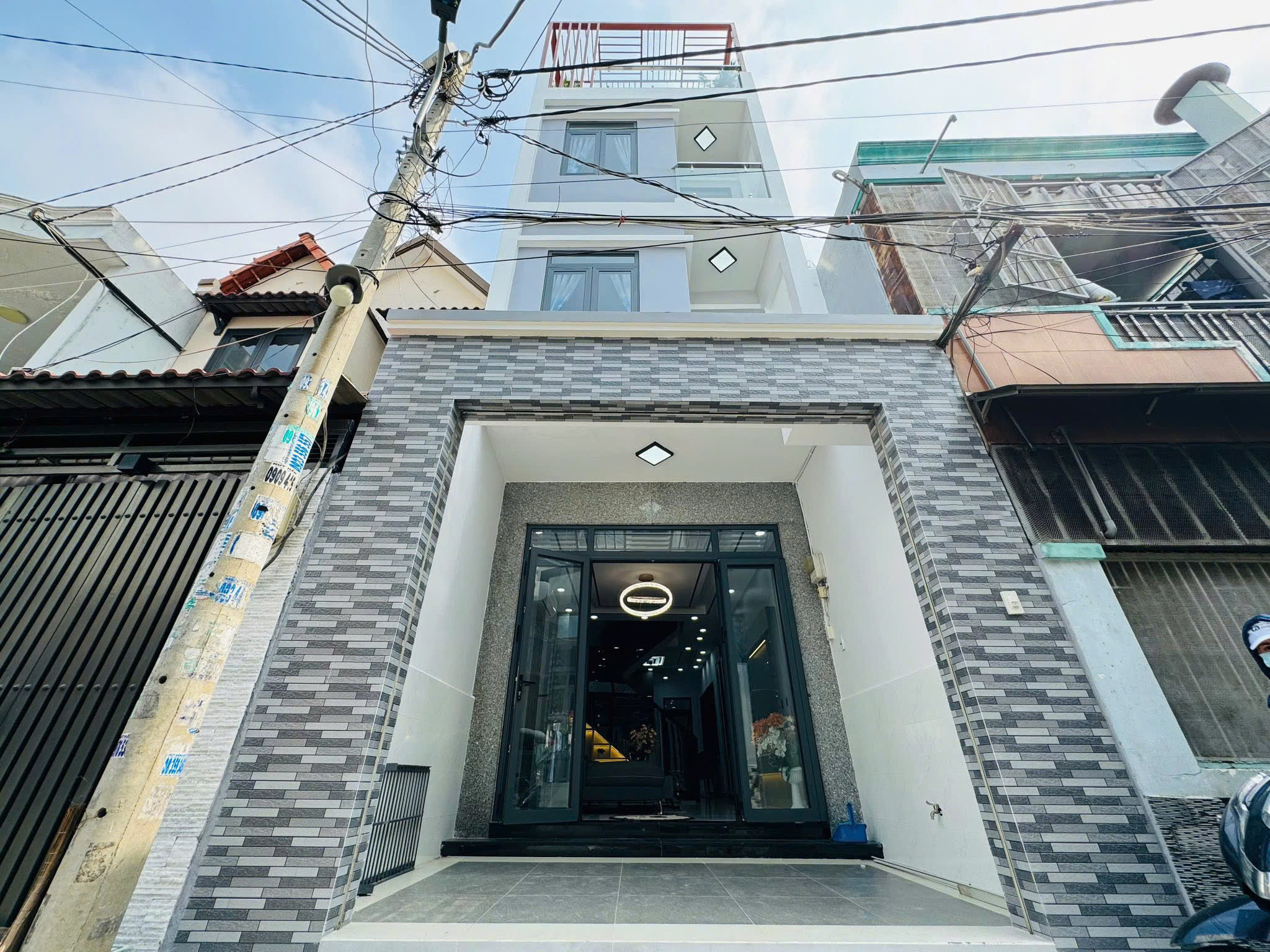 NHÀ 4 TẦNG HẺM 41/ CHUYÊN DÙNG 9, Q7, 4m, dài 16m, HƠN 7 TỎI