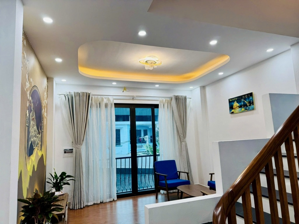 Chủ giảm mạnh 200Tr, nhà đẹp Tứ Hiệp 30m ra ô tô,100m ra đg chính-43m x 4 tầng- giá 5,7 Tỷ