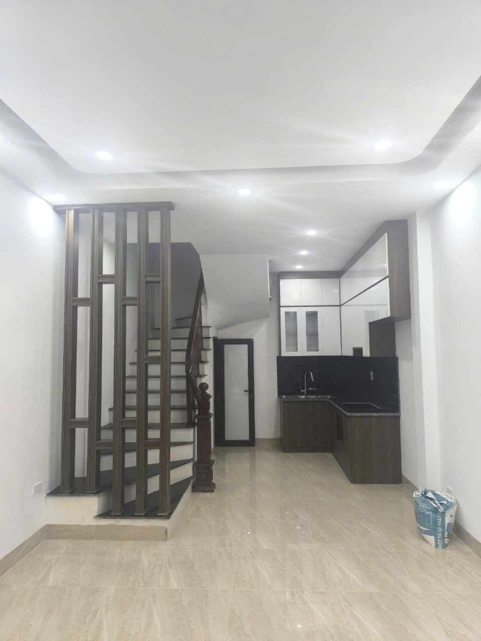 Nhà Đối Diện Aeon Long Biên – Ngõ Nông Thoáng, Ngay Chợ