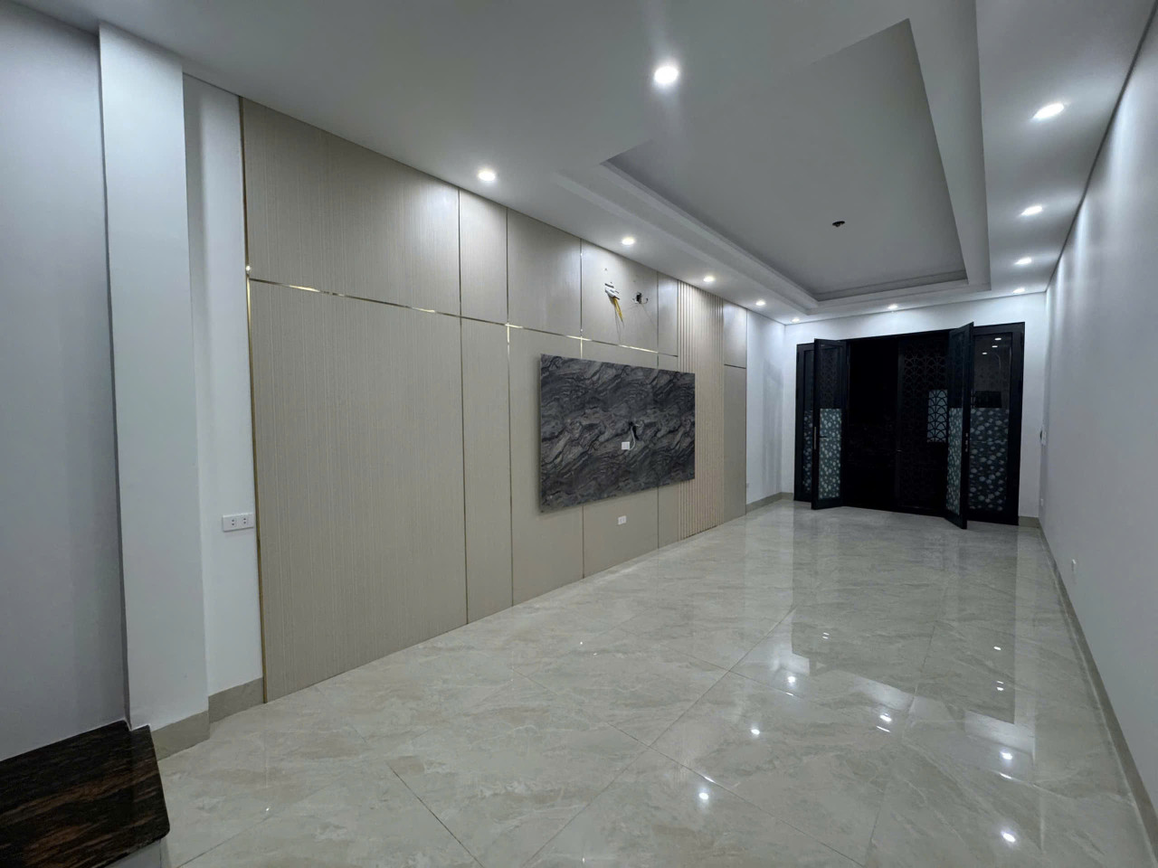 Nhà 40m2 Ngay Cổng Trường Tiểu Học – View Cổ Linh