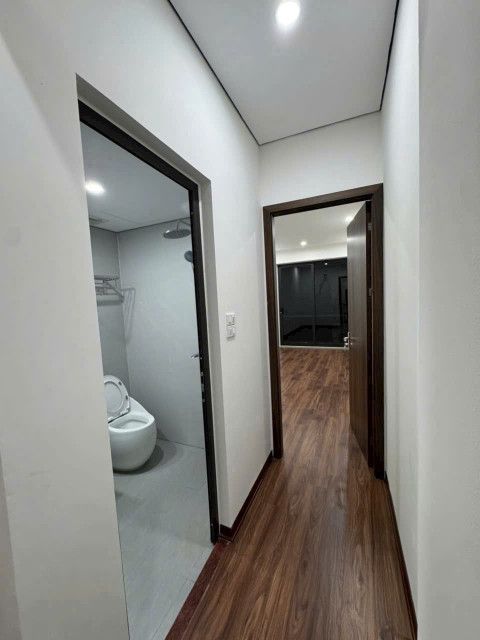 Nhà 45m2 Ngay Mặt Phố Thạch Bàn – Cạnh Bãi Gửi Ô Tô