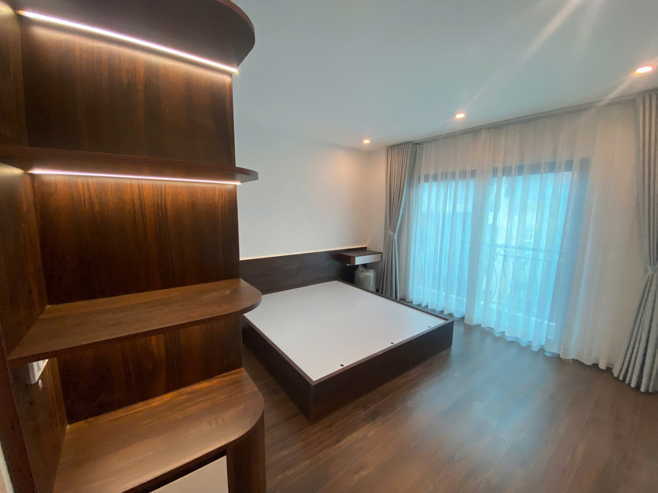Nhà 40m2 x 6 Tầng Thang Máy Ô Tô Đỗ Cửa Long Biên – Nhỉnh 6 tỷ
