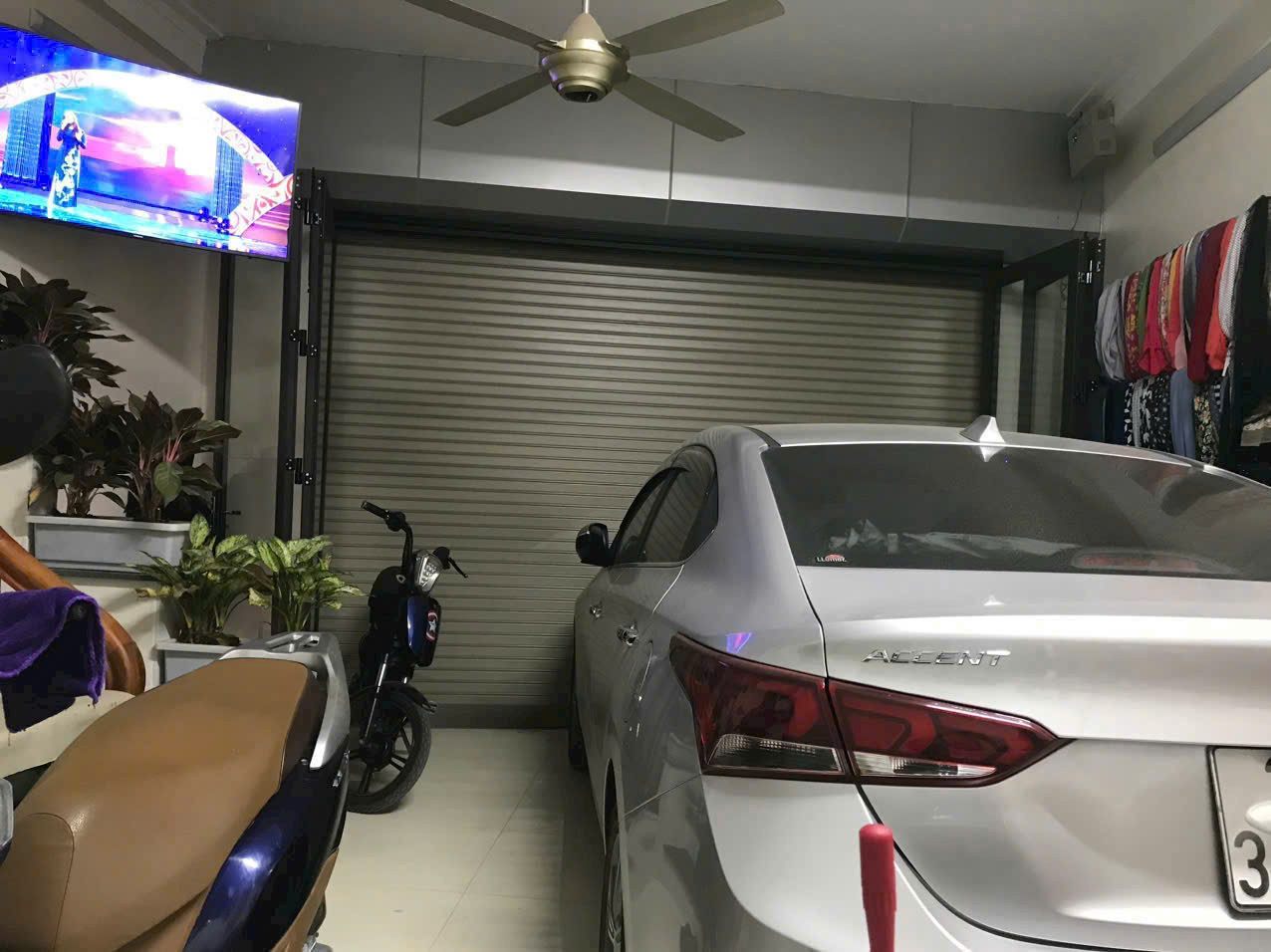 Nhà 5 Tầng Thạch Bàn, Cạnh Chợ, Ngõ Nông Ô Tô Cất Trong Nhà – Nhỉnh 6 tỷ