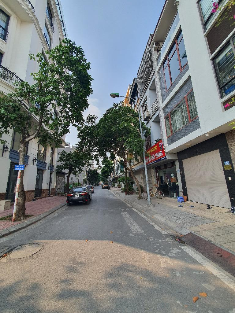 TẦM TIỀN HIẾM NGƯỜI BÁN- ĐẤT PHÂN LÔ- 5' PHÚT TỚI AEON MALL- VÀI BƯỚC CHÂN RA CÔNG VIÊN