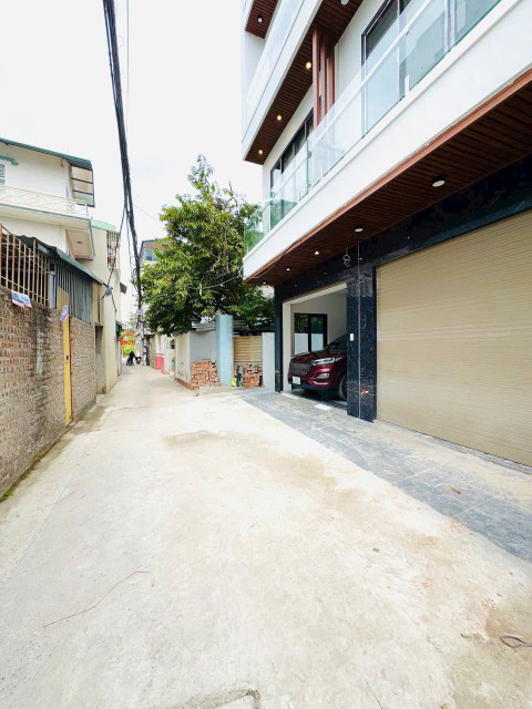 Nhà 50m2 Ngay Cạnh Mặt Cổ Linh Gara Ô Tô, Thang Máy, Full Nội Thất