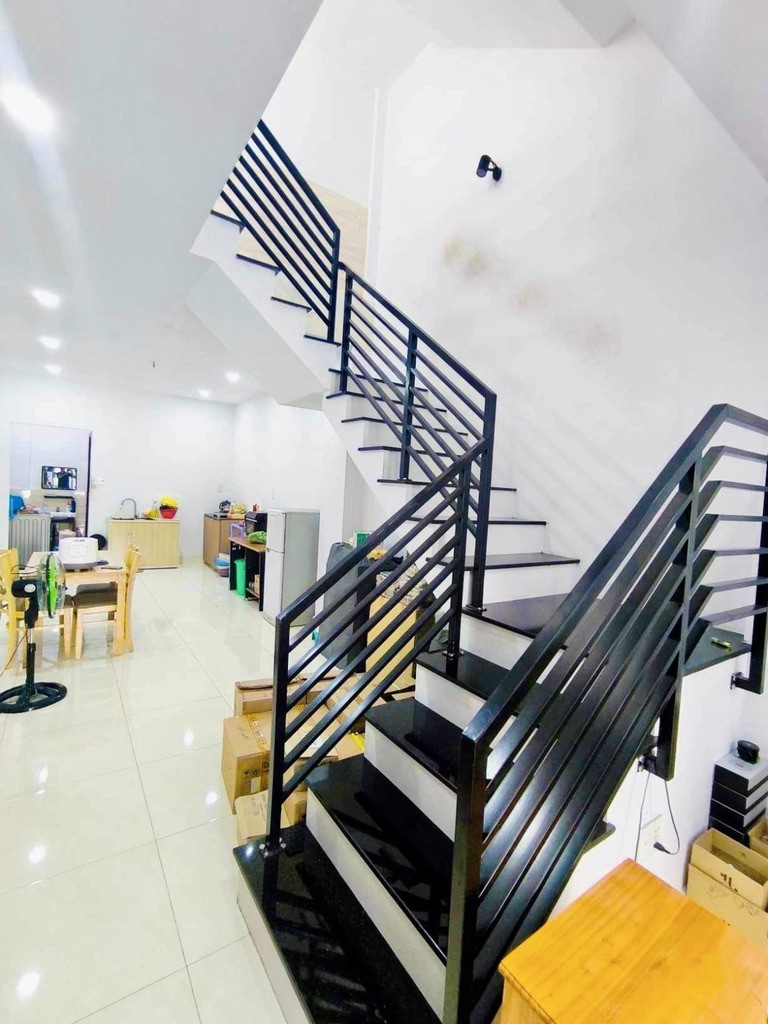 BÁN NHÀ PHƯỜNG 13 TÂN BÌNH, đường Cộng Hoà, 67M2, 3 Tầng, 3PN, 3WC, giá 7,2 tỷ
