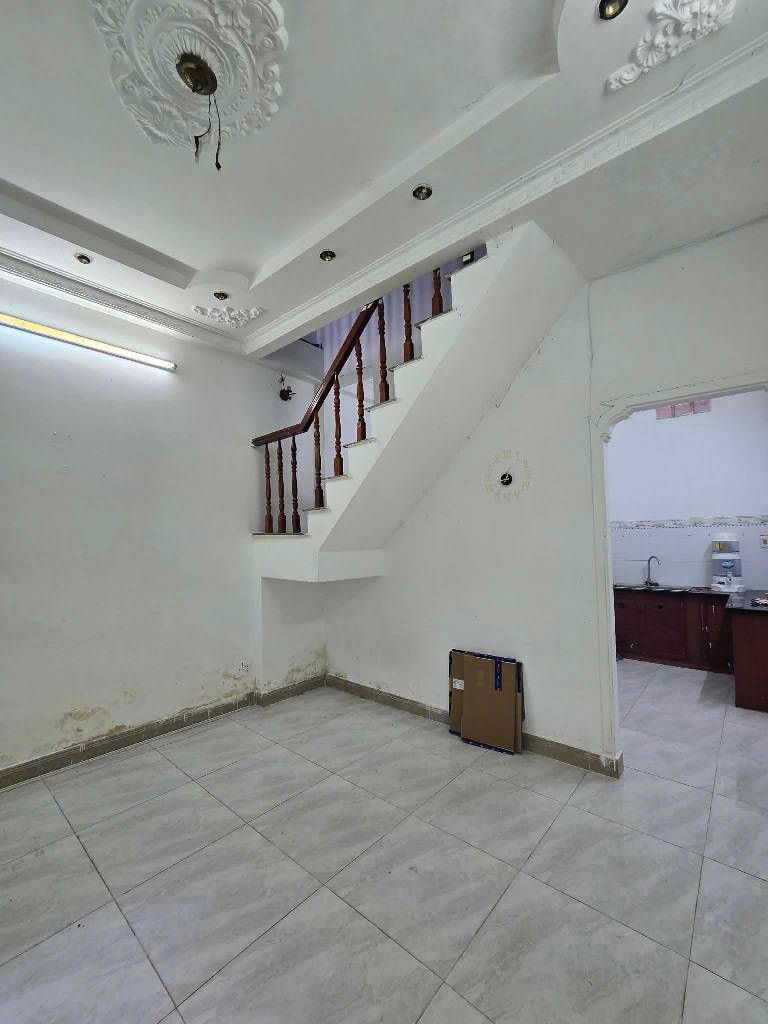 TÀI CHÍNH DƯỚI 4 TỶ TÌM NHÀ DIỆN TÍCH LỚN HẺM THÔNG - CỐNG LỠ 32m2 - 3.85 tỷ (TL)