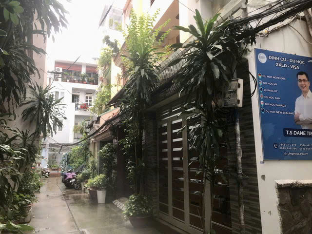 GIÁ MỀM NHẤT QUẬN 1: 19.5 TỶ - Cống Quỳnh-  NHÀ ĐẸP 4 TẦNG HẺM XE HƠI, KINH DOANH, - Nhà mới đẹp ( 4 x 18.9m ) công nhận đủ 75.6 m2, diện tích sàn là 244,1m2 hoàn công đầy đủ.- 7 phòng NGỦ-  6 Wc- TEL: 077 888 5818 CHUYÊN BĐS SÀI GÒN