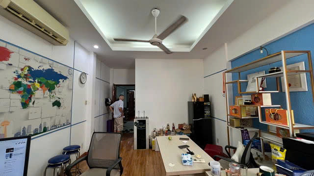 GIÁ MỀM NHẤT QUẬN 1: 19.5 TỶ - Cống Quỳnh- Nhà mới đẹp ( 4 x 18.9m ) công nhận đủ 75.6 m2, diện tích sàn là 244,1m2 hoàn công đầy đủ.-NHÀ ĐẸP 4 TẦNG HẺM XE HƠI, KINH DOANH, LH: 077 888 5818 CHUYÊN BĐS SÀI GÒN