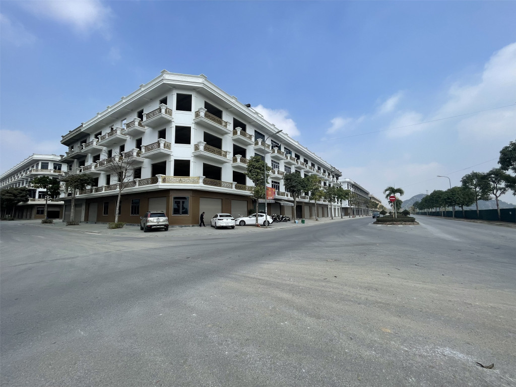 CĂN GÓC  4 TẦNG. SANG TÊN SỔ NGAY, VIEW CÔNG VIÊN. LH: 0966 343 969