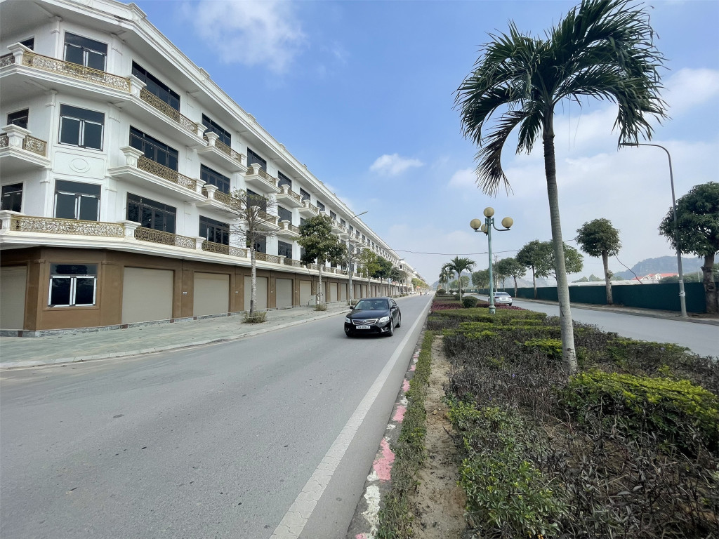 CĂN GÓC  4 TẦNG.  VIEW CÔNG VIÊN. SẴN SỔ. GIAO NHÀ NGAY. LH: 0966 343 969