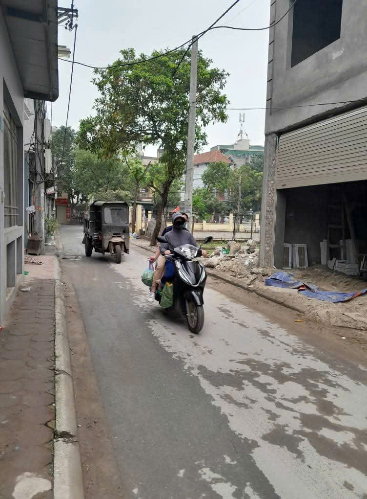 ĐẤT RẺ HIẾM THÂY GIANG BIÊN LONG BIÊN -ĐƯỜNG THÔNG - 0T0 ĐÔ 
ĐẤT VUÔNG VẮN ĐẸP -NHỈNH 3 TỶ