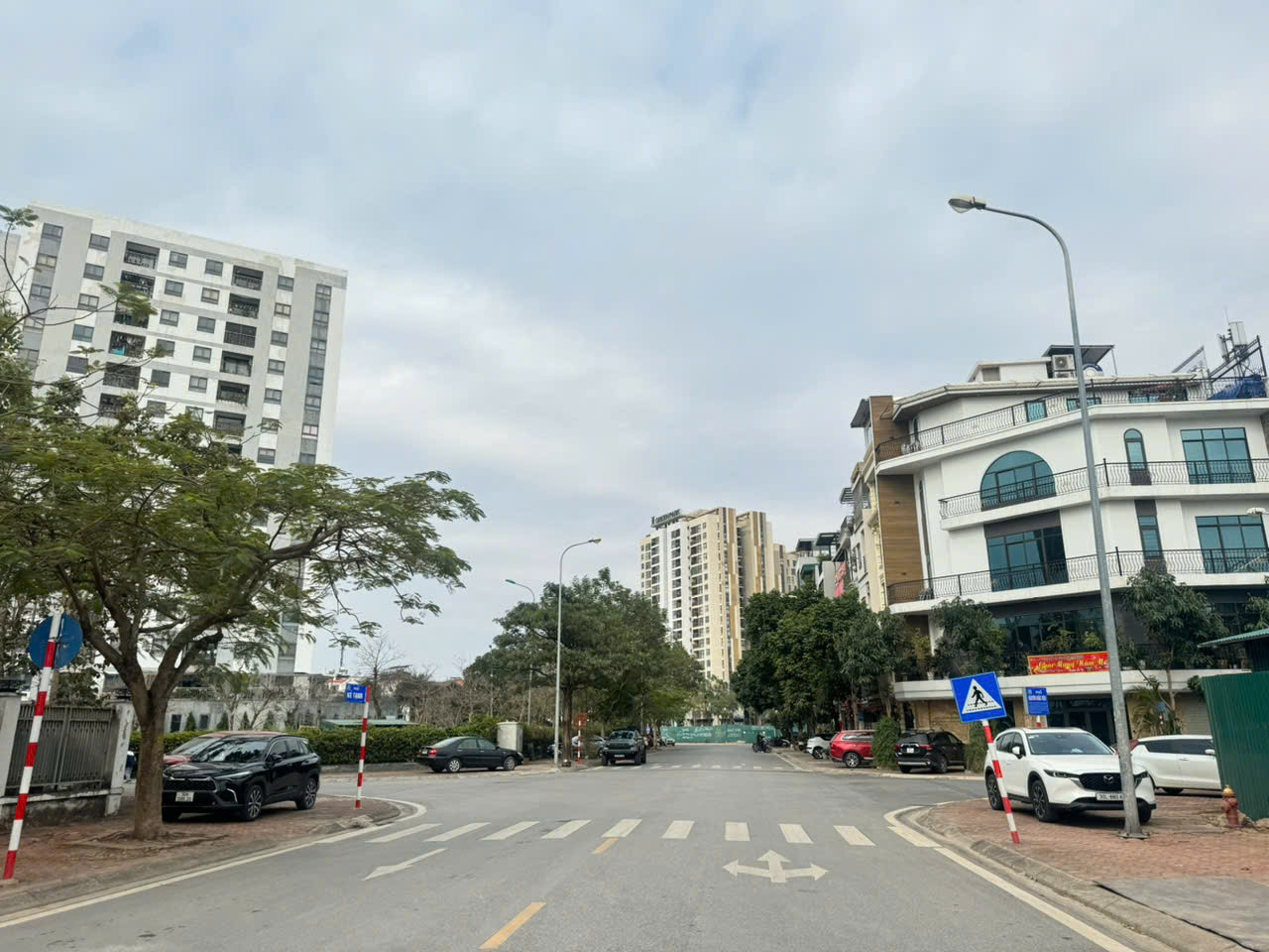 Chính chủ bán  Nhà đẹp long lanh Việt Hưng - full nội thất sịn sò, 1 nhà ra oto tránh, 43,5m, 5 tầng, 4,8 tỷ