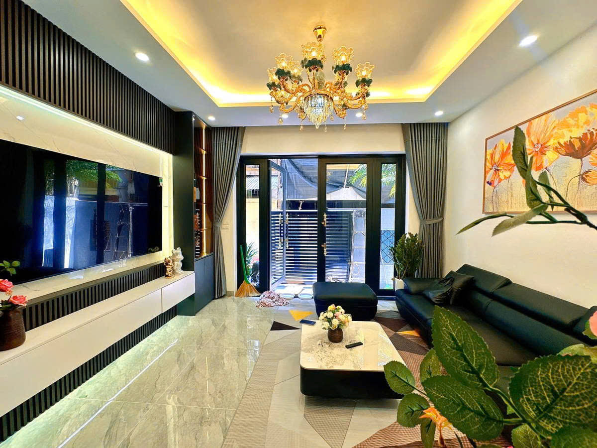 Bán nhà phân lô Cù Chính Lan ô tô đỗ cửa  DT: 59m ,6 tầng MT: 4m chào giá 18,5 tỷ