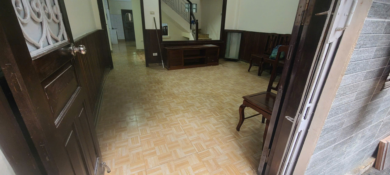Cho thuê nhà nguyên căn ngõ Cự Lộc 60m2x4 tầng, 4 ngủ, 3 wc, 18 triệu văn phòng, lớp học