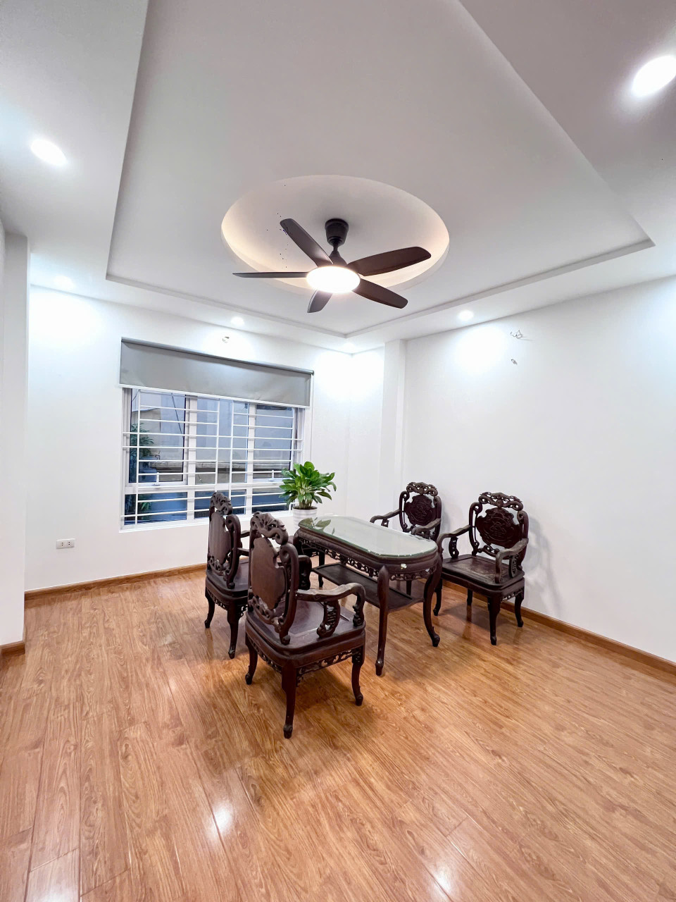 Bán nhà Cự Lộc Thanh Xuân - 35m 6 tầng thang máy nhà đẹp ở ngay Roayal City - hơn 8 tỷ lh 0975124520
