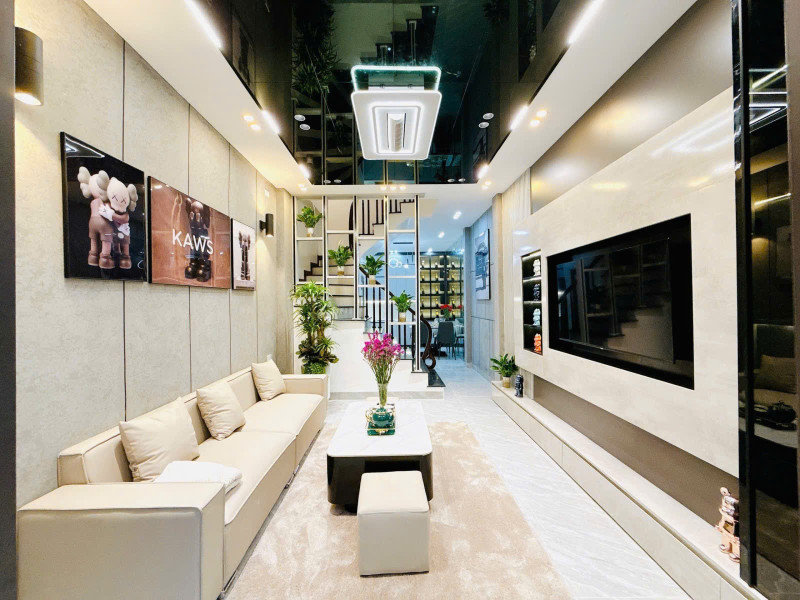 Mặt phố Cự Lộc Thanh Xuân 40 m 6 tầng thang máy nhà đẹp ở ngay Roayal City - hơn 12 tỷ lh 0975124520