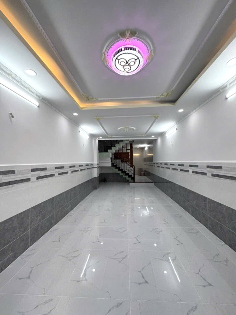 Bán nhà mặt phố quận 6 - Ngay chợ Hồ Trọng Quý - Nhà mới xây sổ vuông A4 - 12.9 T