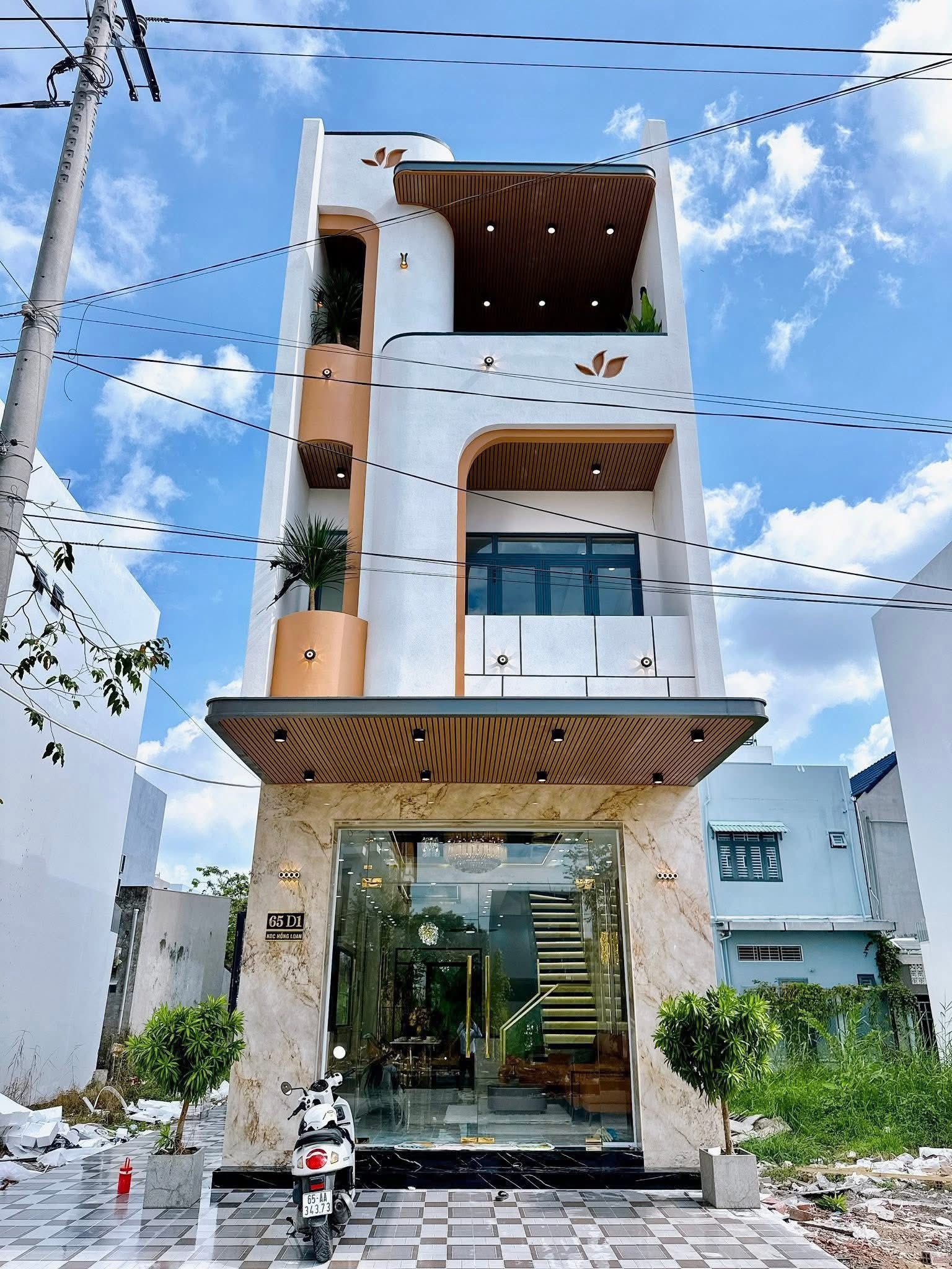 🔥🔥 Nhà 1 trệt 2 lầu mới đẹp tại trục chính số 65 D1  KDC Hồng Loan - Cần Thơ