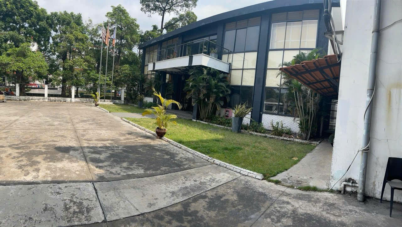 Bán nhà xưởng lớn : 9411m2 đường D .khu chế xuất Linh Trung 1 .