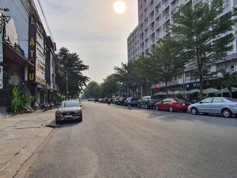 BÁN NHÀ MẶT TIỀN ĐƯỜNG D1 – KDC PHÚ HÒA, TDM: 6 X 20 Hoàn công, full TC