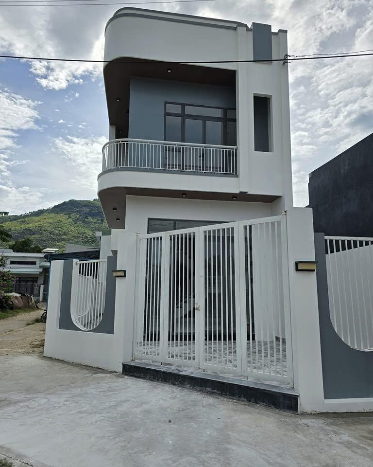 BÁN NHÀ 3 MÊ . 2 MẶT TIỀN. ĐƯỜNG CAO XUÂN HUY. KHU VỰC PHÚ TÀI. TP QUY NHƠN