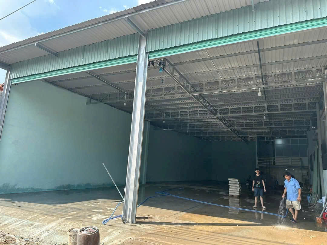 Cho thuê kho mặt tiền Quốc Lộ 13 Bình Dương – Ngang 12.5m, DT 400m2, giá chỉ 35 triệu/tháng