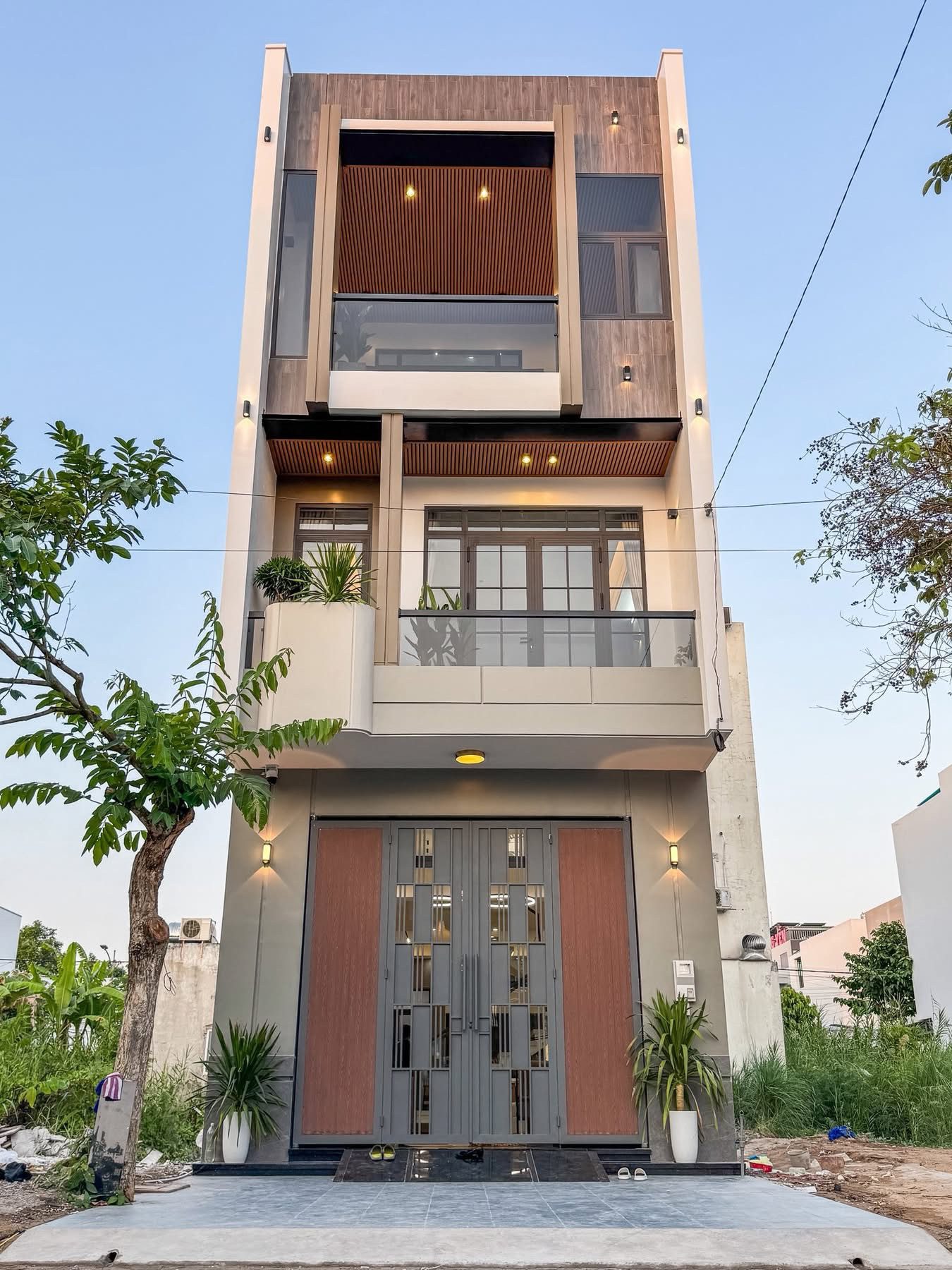Nhà mới 2 lầu full nội thất đường D14 khu Hồng Loan, Cần Thơ giá 6 tỷ (thương lượng)