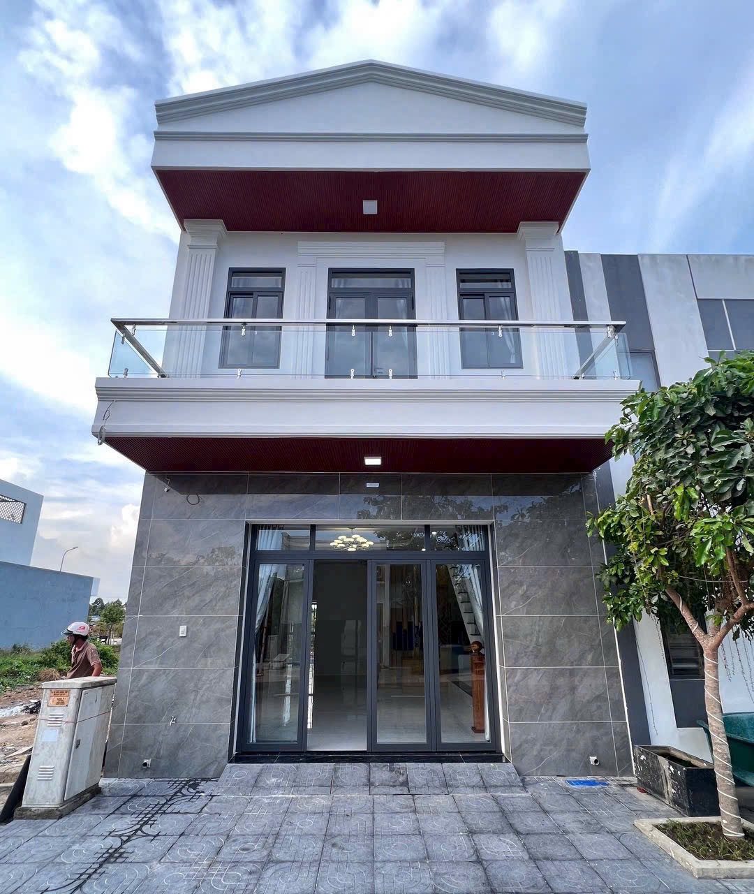 NHÀ 1 trệt 1 lầu - 3 phòng ngủ. 3wc. Đủ công năng. Diện tích: 6x13,1 tổng 78m2 -có 66m thổ cư Hướng TÂY NAM.