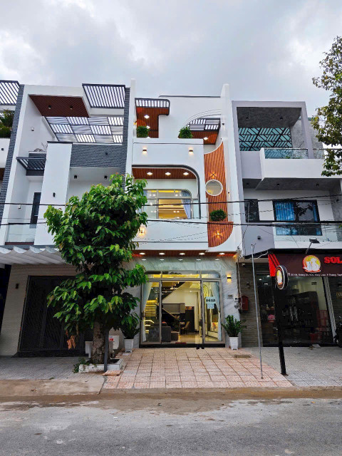 👉5 tỷ 890 - BÁN NHÀ 3 TẦNG (MỚI XÂY 100%) Số 140 ĐƯỜNG D4, KDC HỒNG LOAN