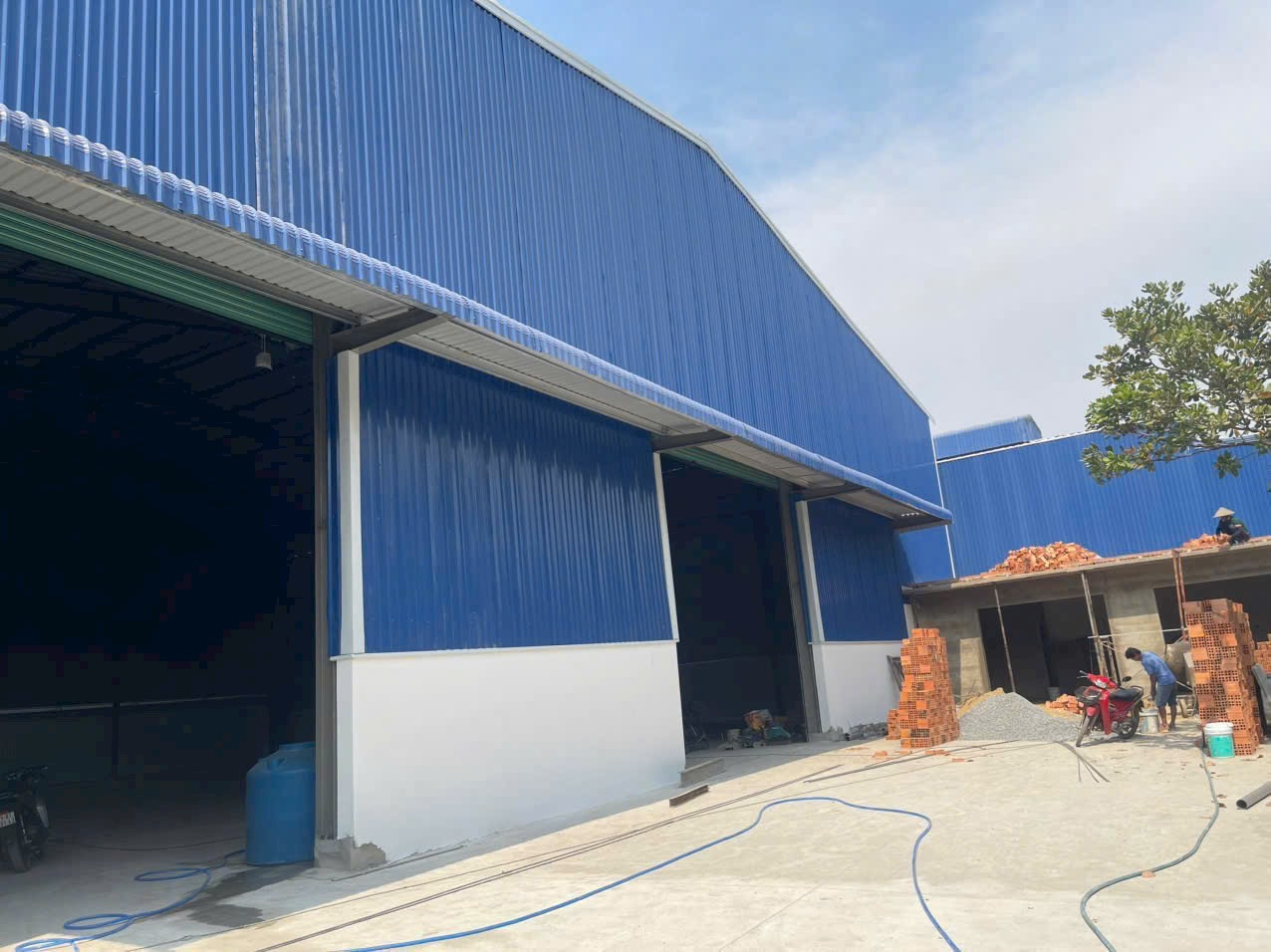 CHO THUÊ 1600m2 PCCC VÁCH TƯỜNG GIÁ 100tr TẠI TÂN UYÊN
