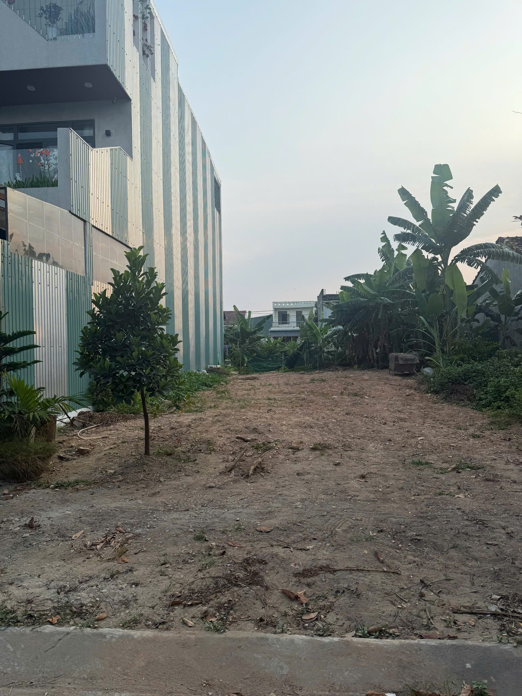 CHÀO BÁN LÔ ĐẤT ĐÁ BÀN 5 – NGANG 6M – GẦN TRƯỜNG HỌC – GIÁ 3.55 TỶ - HÀNG HIẾM