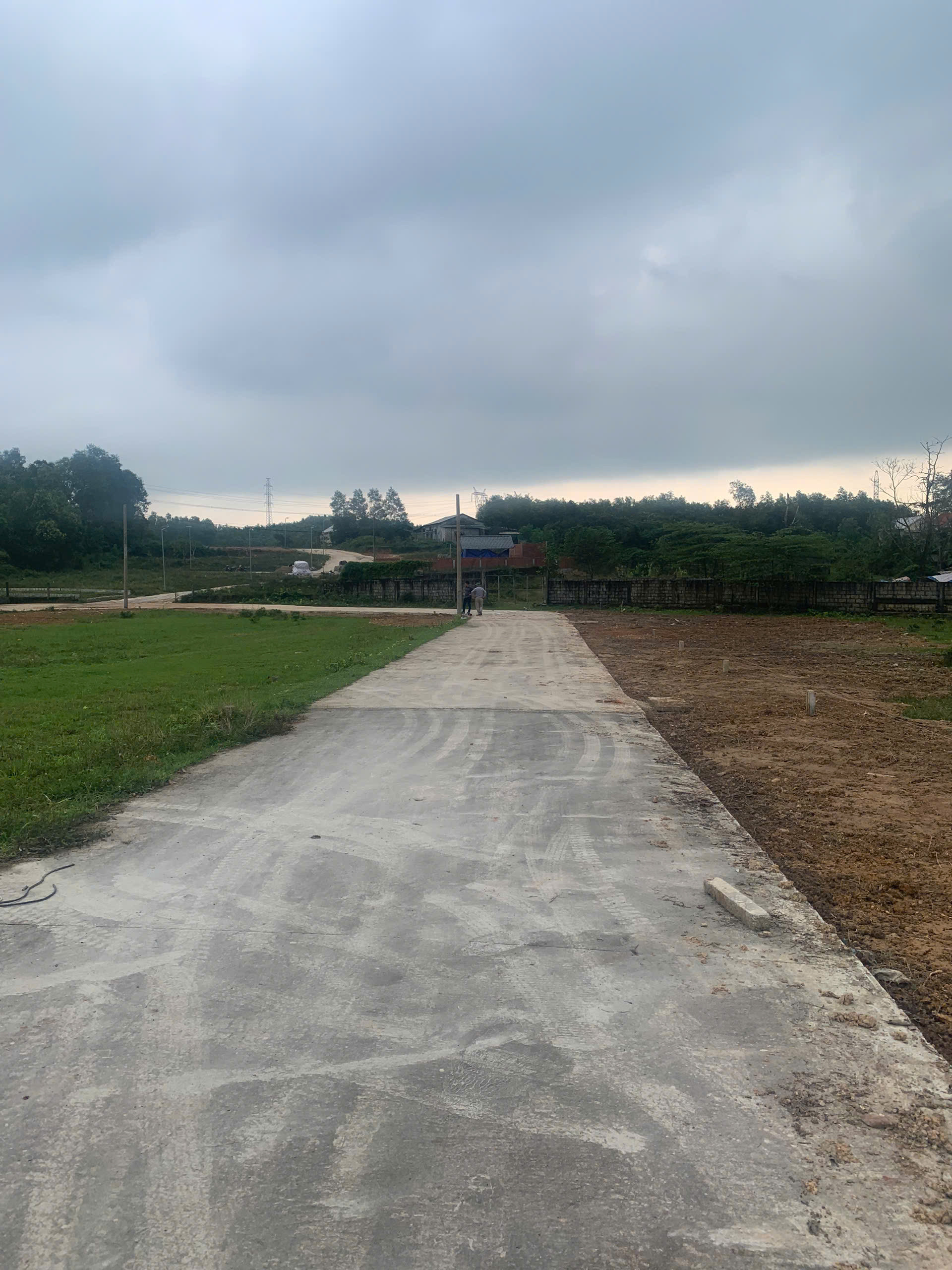 DA LE LAND – LỰA CHỌN KHÔN NGOAN CHO AN CƯ & ĐẦU TƯ BỀN VỮNG
Không phải ai cũng gặp đúng sản phẩm giá hợp lý – pháp lý chuẩn – tiềm năng rõ ràng ngay thời điểm này.
💰 Giá tốt để xuống tiền – Không dành cho người chần chừ
• Chỉ từ 5xx triệu/lô
• Giá bá