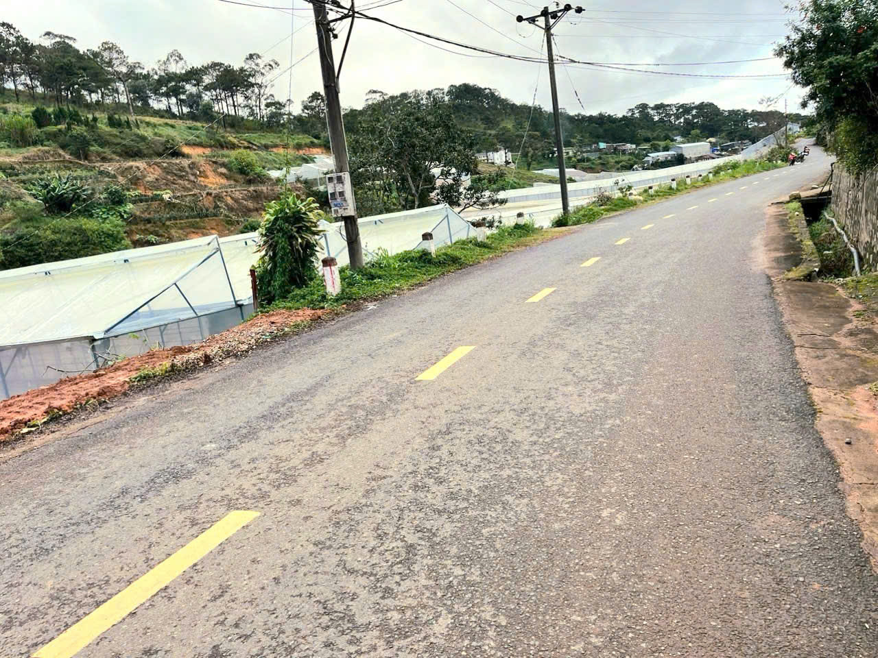 Bán đất view mặt tiền đường nhựa khu dân cư gần trung tâm Đà Lạt, tặng GPXD