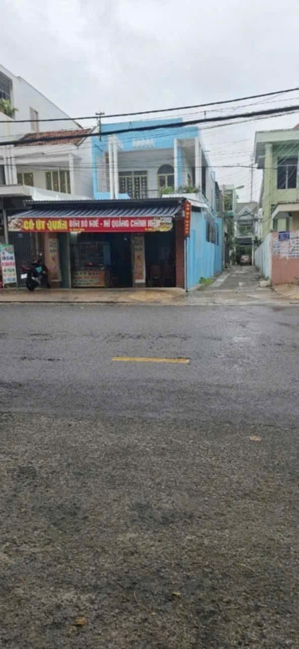 Nhà 2 Tầng Hai Mặt Tiền Đường Dã Tượng Ngay Vòng Xoay, Công Viên, Nha Trang.
Hiện Trạng: 1 Trệt 1 Lầu .
Tầng Trệt đang cho thuê , 1 phòng khách , 1 phòng ngủ, 1 bếp, 1 WC.
Tầng Lầu: ban công, phòng thờ, 2 Phòng ngủ, wc .
DT: 150m - ngang 5,5m.
Hướng 
