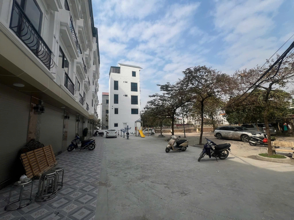Nhà xây đơn lập Đại Cát  - Bắc Từ Liêm. View gần hồ sen. Ô tô tận cổng