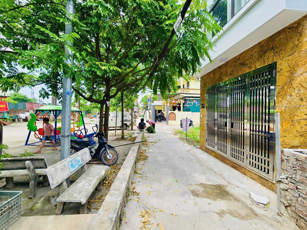 Bán nhà 5 tầng đầy đủ công năng, view sân chơi tại Liên Mạc, Bắc Từ Liêm, Hà Nội!