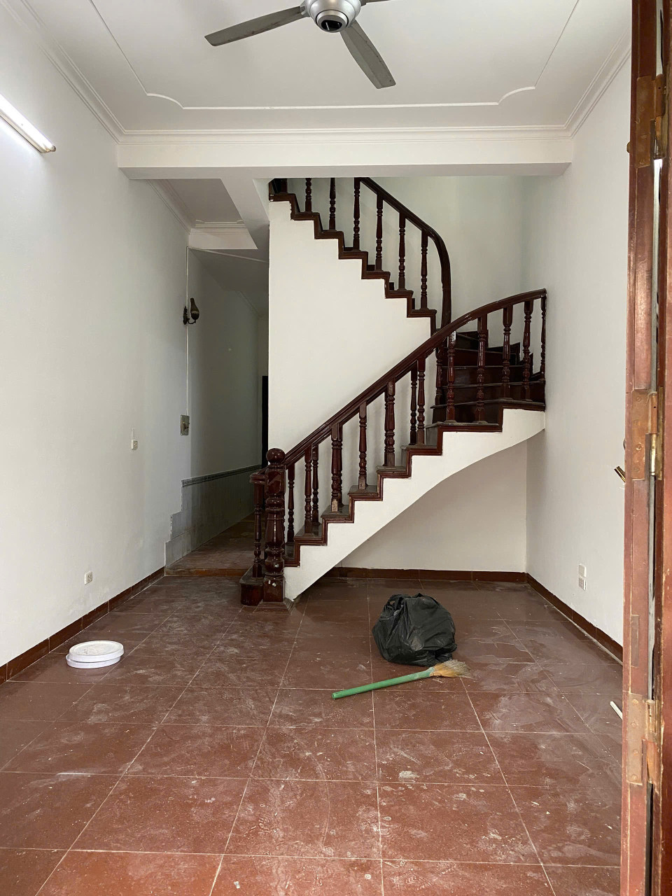 Cho thuê nhà nguyên căn KĐT Đại Kim,  55m2 x 4 tầng, 6 phòng, 4 wc, 18.5 Triệu