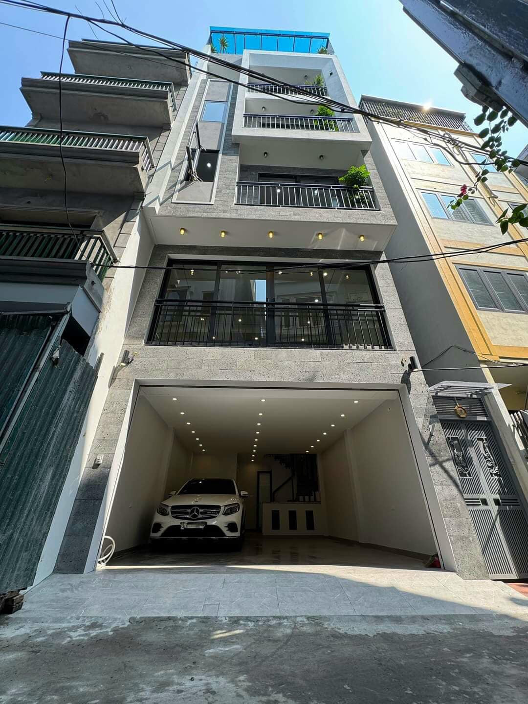 Bán nhà Phân lô Trần Đại Nghĩa, Hai Bà Trưng, 6 tầng thang máy, ô tô vào nhà, 75m2, 20.5 tỷ