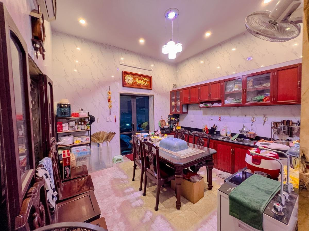 Bán nhà mặt phố Đại La, 90m2, mặt tiền 4m, 34.5 tỷ, vỉa hè rộng, ô tô 2 chiều, kinh doanh đỉnh