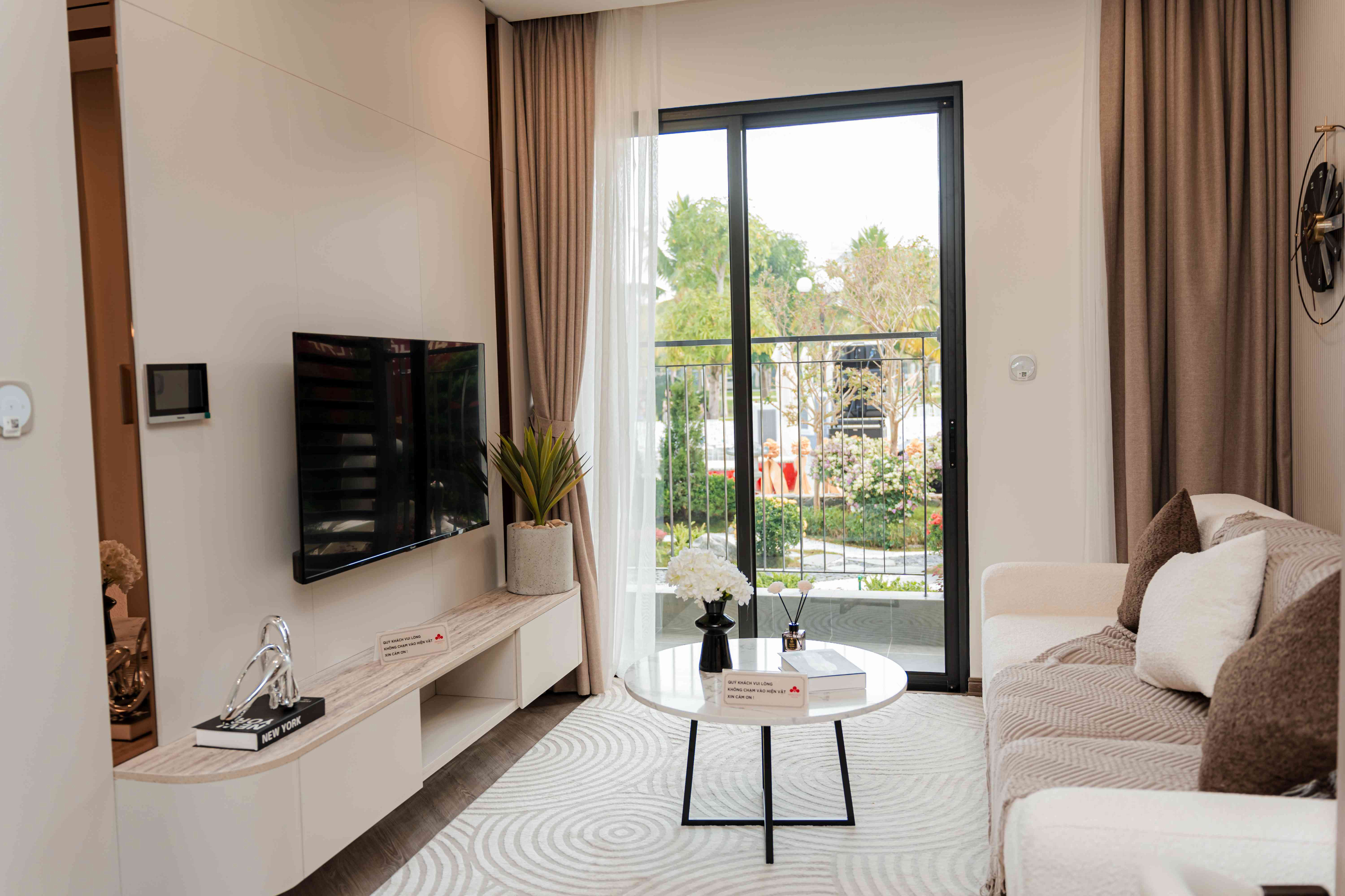 Bán căn hộ 2PN Vinhomes Star City tầng 11 và tầng 17, Đông Nam thoáng mát, giá 2.5 tỷ rẻ nhất